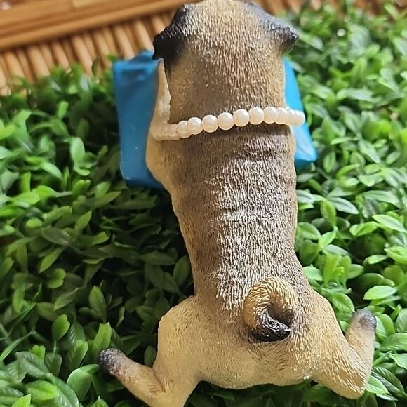 Vintage 1990 Resin Pillow Pug With Pearls - Picture 7 of 10